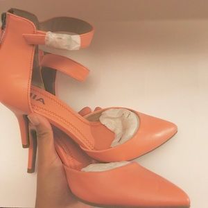 Mia heels NWOT